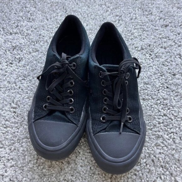 Uniqlo Women's Canvas Slip-On Shoes - Converse Style - Black - Size 36 - Picture 1 of 10